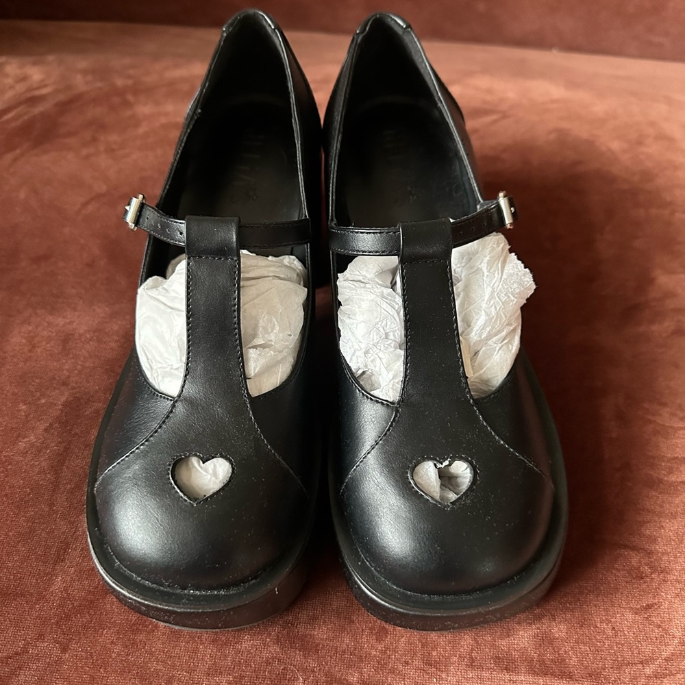 HOPSCOTCH KID MARY JANES by dELIAs (size 7)
